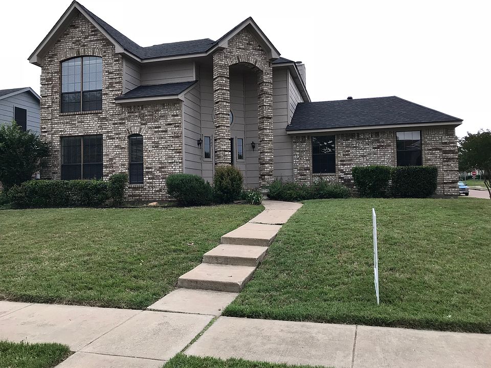 1st image of 747 Livingston Dr