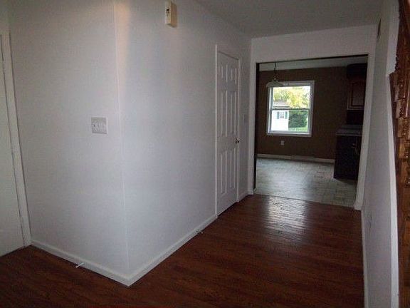 foyer with hardwood flooring