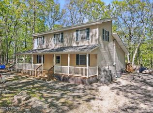 800 Washington Ct, Lords Valley, PA 18428