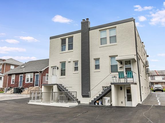 Entry to Unit B is to the your right up the stairs.