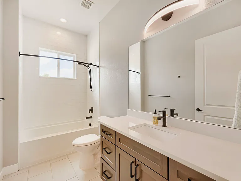 687 Easton Ct — Photo 24