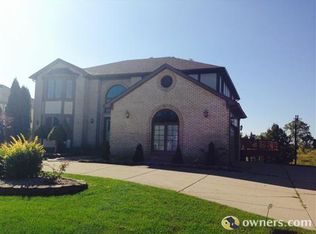176 Bedlington Dr, Rochester Hills, MI 48307