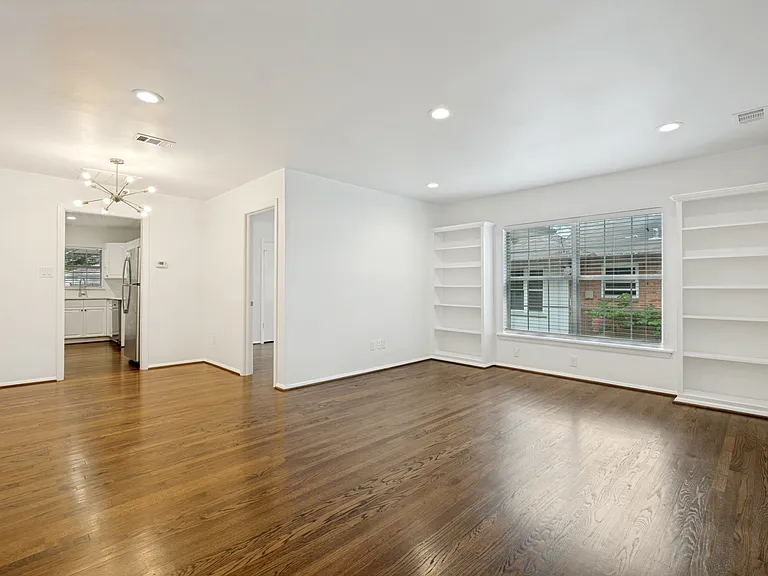 6323 Ravendale Ln — Photo 3