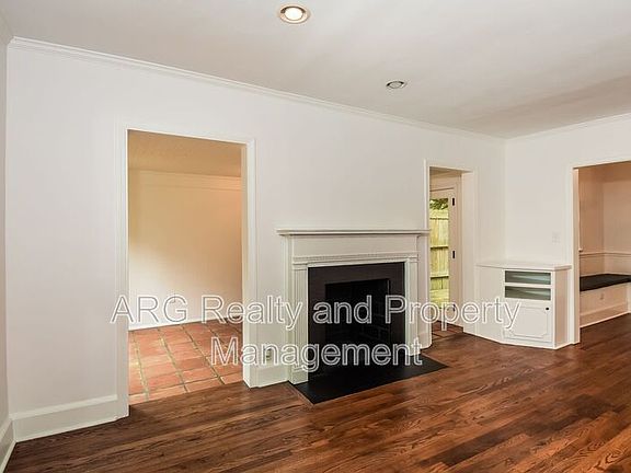 3rd image of 1005 Northrope Dr NE