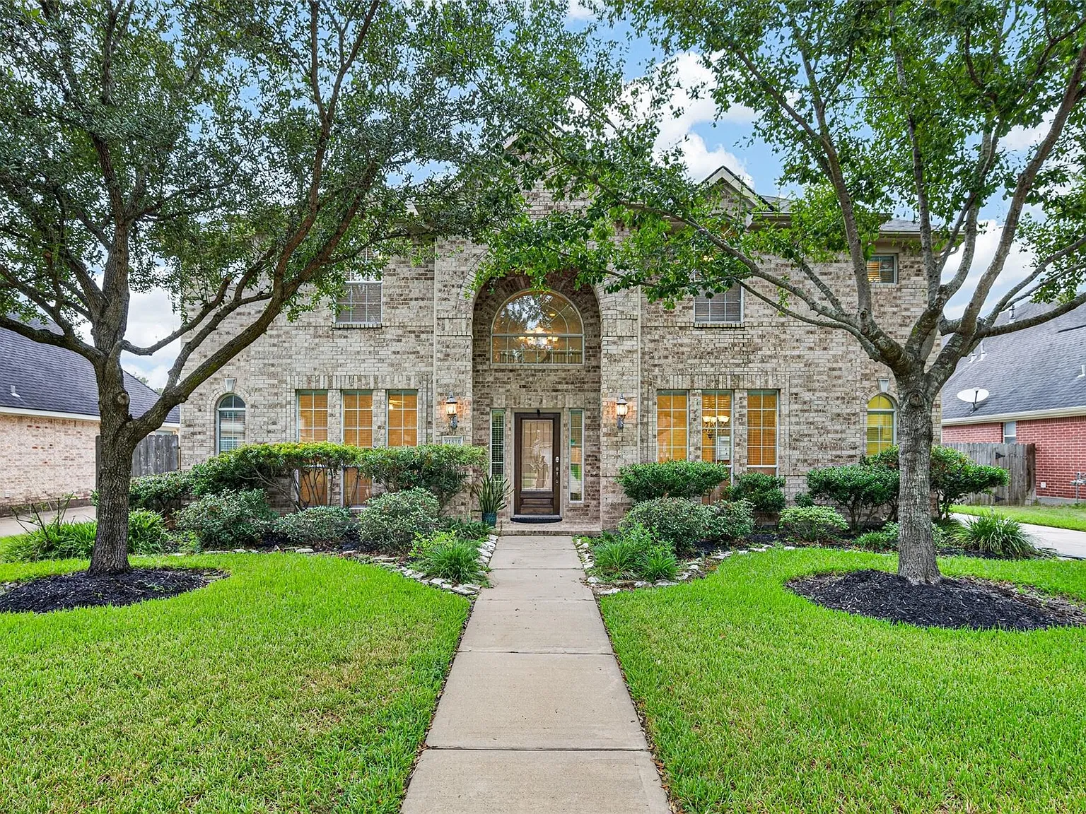 4 bed, 3.5 bath, 3209 sqft, $3,100 — Photo 3