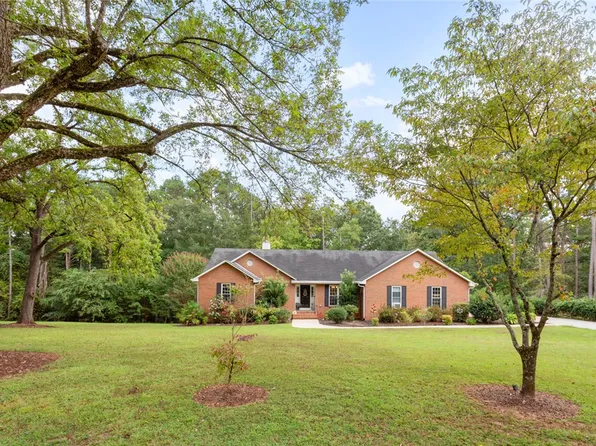 500 Queen Annes Ln, Seneca, SC 29672