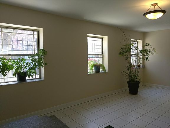 2nd image of 4228 N Kenmore Ave APT 405