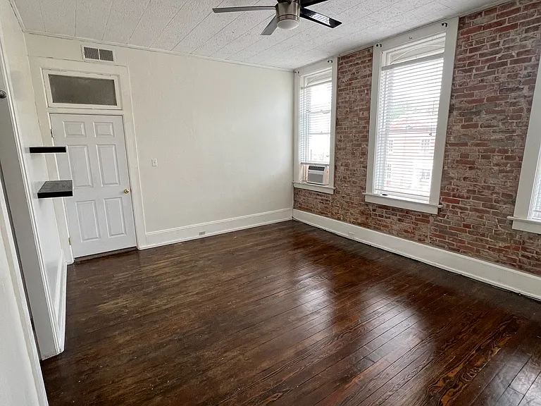 610 S Main St — Photo 19
