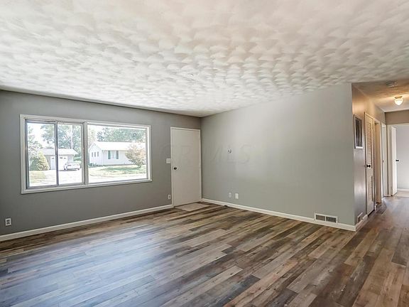 3rd image of 463 Deerfield Dr