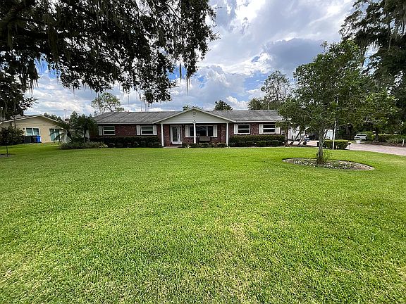 2nd image of 2401 Karen Dr
