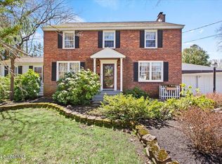 28 Saratoga Dr, Glenville, NY 12302