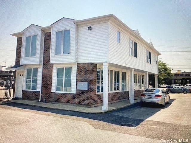 1st image of 19 Sammis Ave
