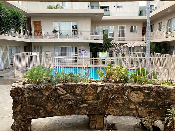 4th image of 1427 N Gardner St #24