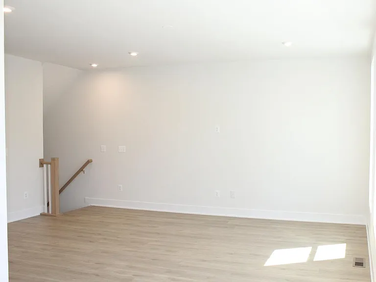 139 Heyford Dr — Photo 9