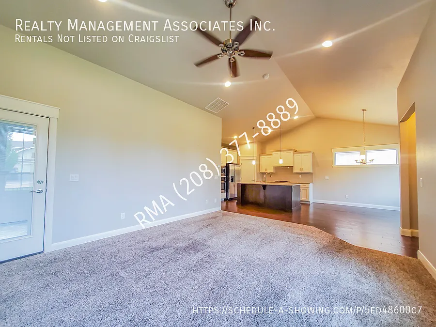 Modern 3 Bedroom Home in South Boise — Photo 3