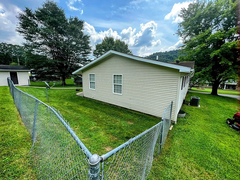 828 Dry Creek Rd — Photo 4
