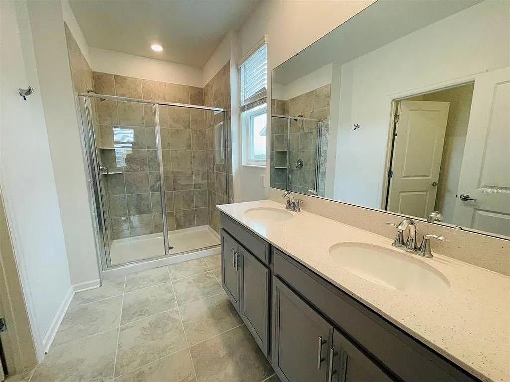 4 bed, 3.0 bath, 2042 sqft, $2,800 — Photo 4