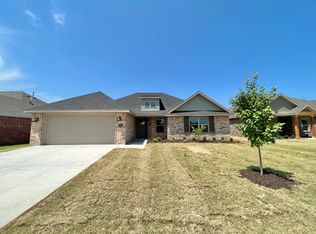 975 Sugar Pine St, Tontitown, AR 72762