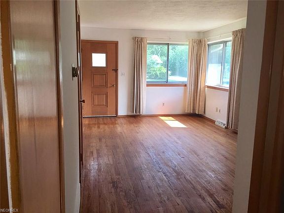 4th image of 32860 Edward Ave