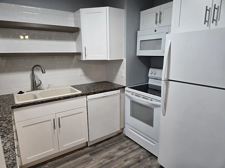 3105 Linwood Ave #1 — Photo 11