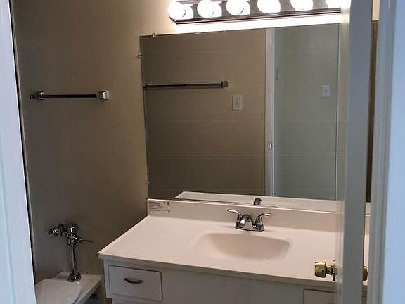 5th image of 1670 Alum Rock Ave APT 106