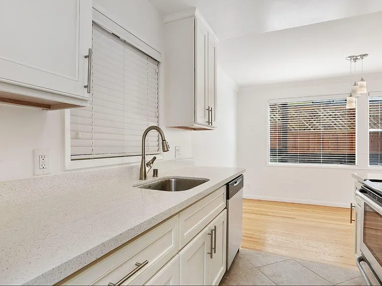 311 Lester — Photo 9