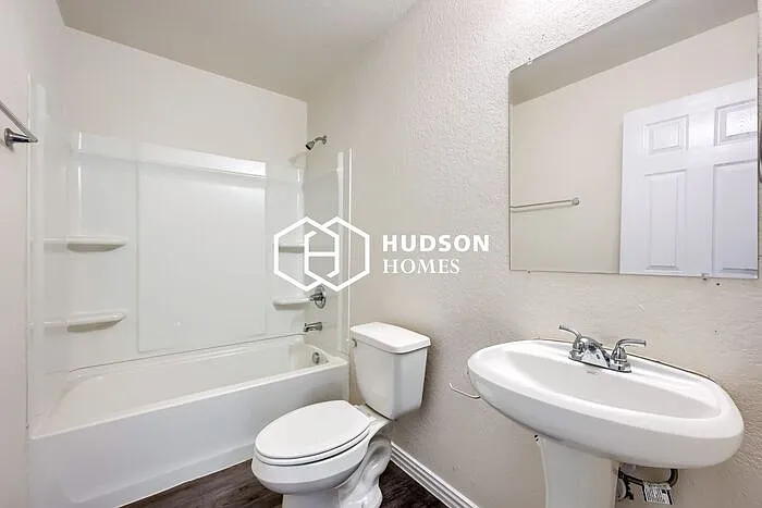 1823 San Carlos St — Photo 10