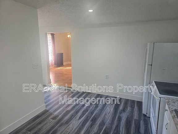 3rd image of 1370 East Ave