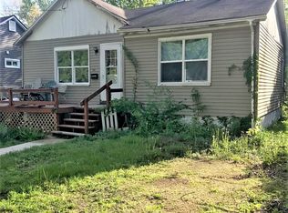 715 Jackson Ave, Dixon, IL 61021