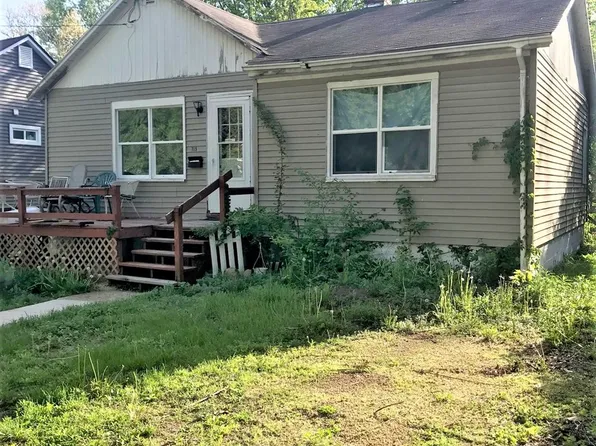 715 Jackson Ave, Dixon, IL 61021