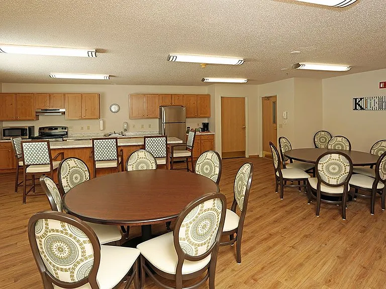 BAY MANOR APARTMENTS — Photo 32