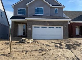 11765 Hines Place Dr, Livonia, MI 48150