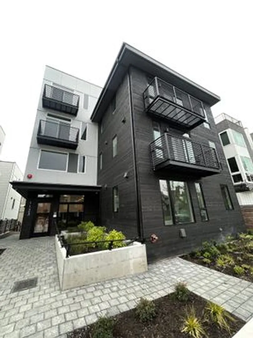 Building Photo - ALNA Ballard