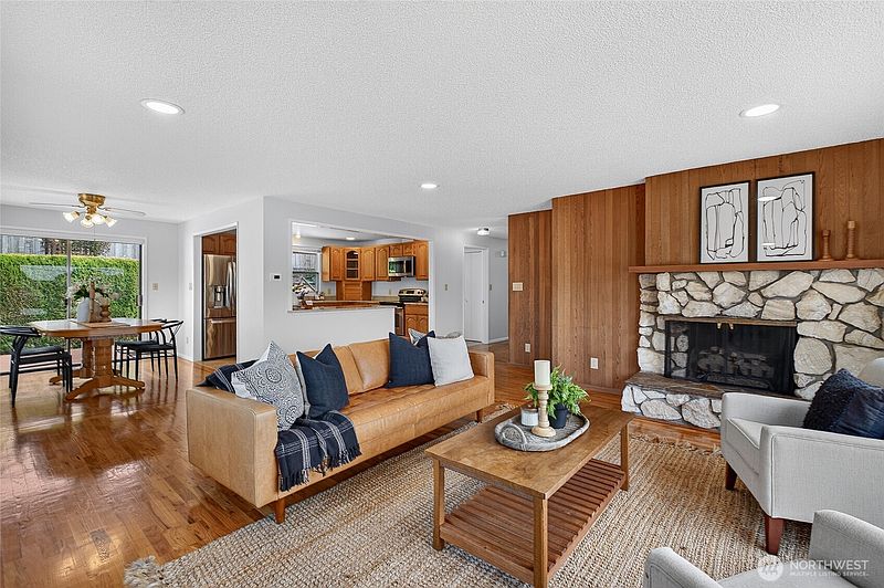 2nd image of 2428 Crestline Drive