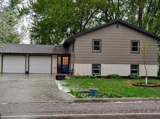 1277 River Rd, Windom, MN 56101