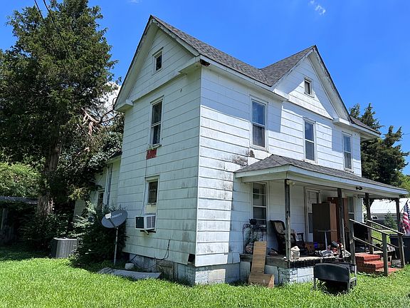 2nd image of 506 W 4th St