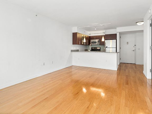 3rd image of 555 W 23rd St APT S5j