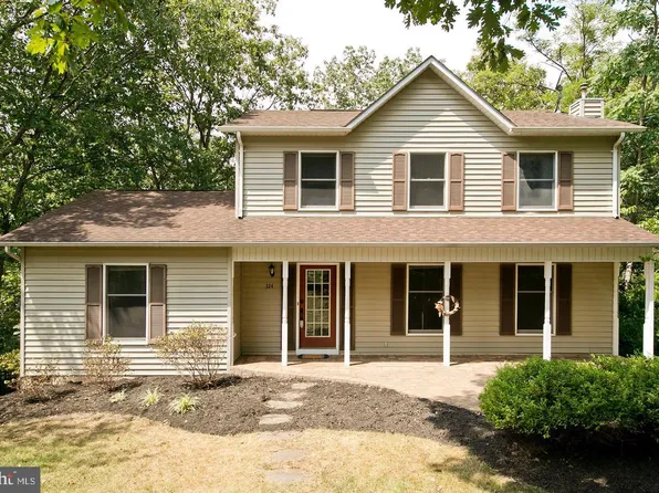 324 Overlook Dr, Cross Junction, VA 22625