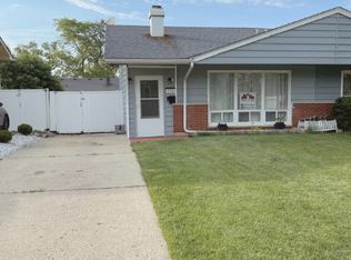 176 Bode Rd, Hoffman Estates, IL 60169