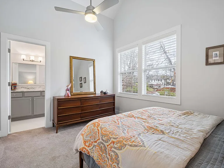 1125 Chester Ave #11 — Photo 21