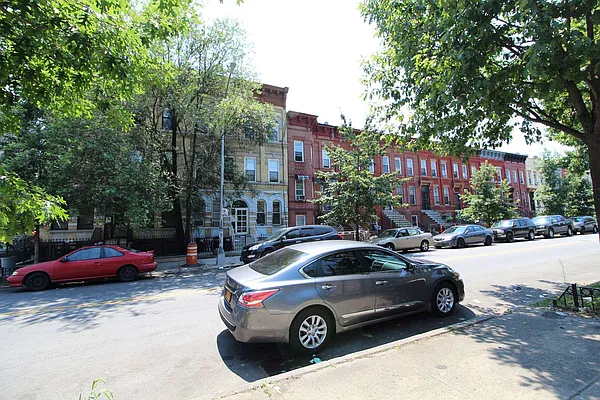 Rented by null | media 44