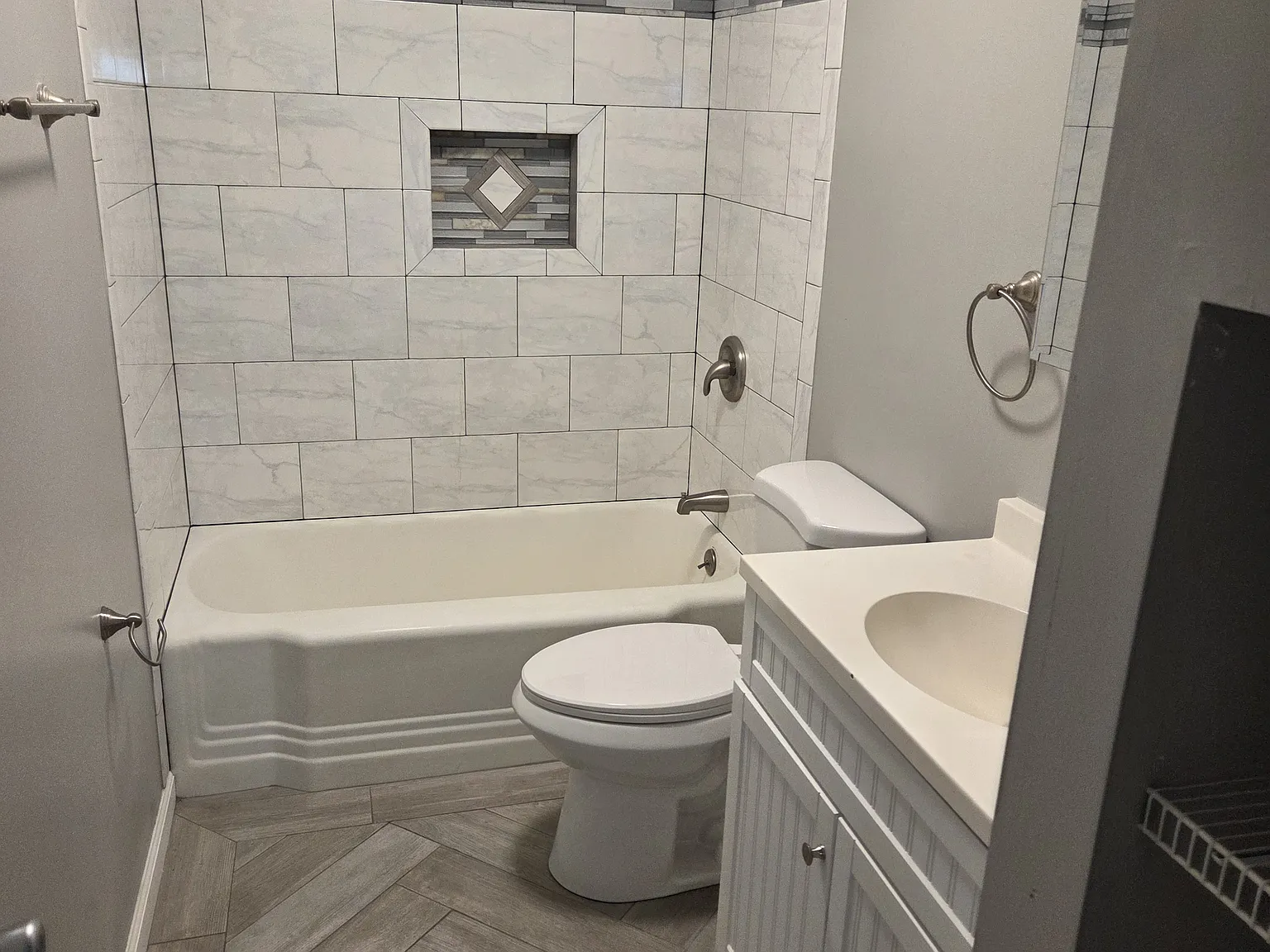 3 bed, 1.5 bath, 1300 sqft, $2,395 — Photo 4