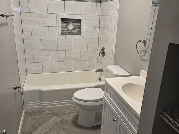 5th image of 961 Martin Rd