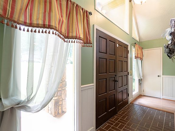 4th image of 2285 Pine Point Dr