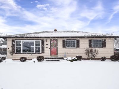324 E Parkleigh Dr, Seven Hills, OH, 44131