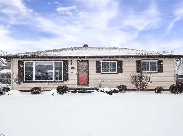 324 E Parkleigh Dr, Seven Hills, OH 44131