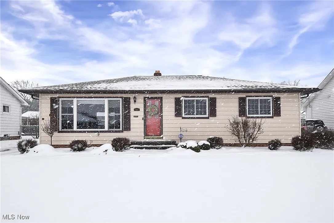 324 E Parkleigh Dr photo 1