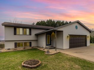 32990 Hilary Cir, Cambridge, MN 55008