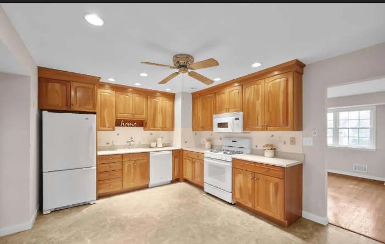 3 bed, $2,100 — Photo 3