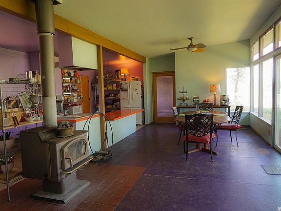 4th image of 7596 Andrew Ln